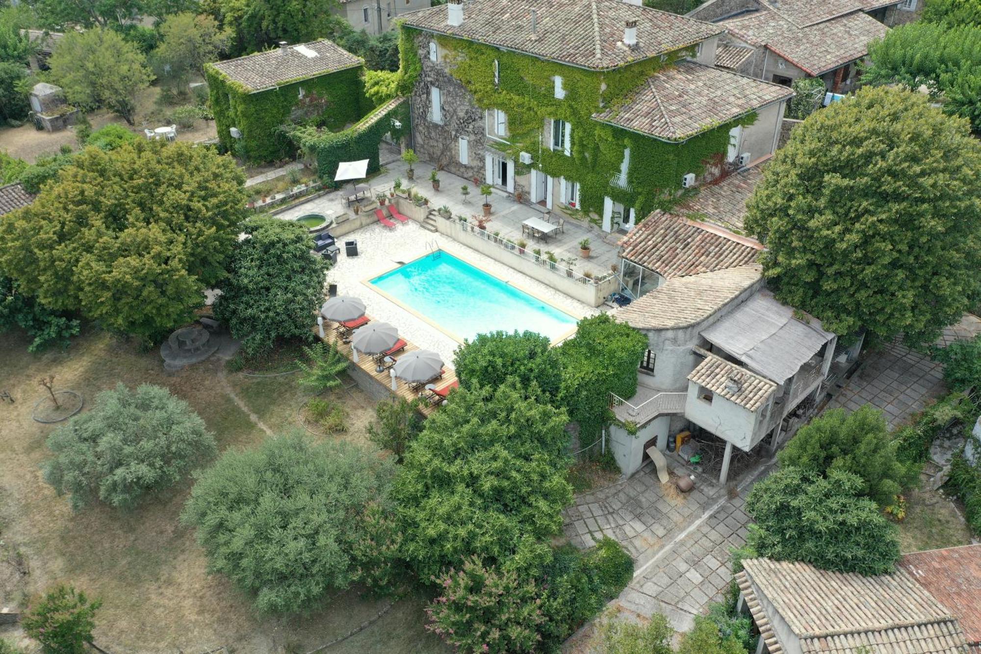 Le Domaine Du Soulier -Gite Et Chambres D'Hotes - La Maison Du Gardien Tornac Bagian luar foto