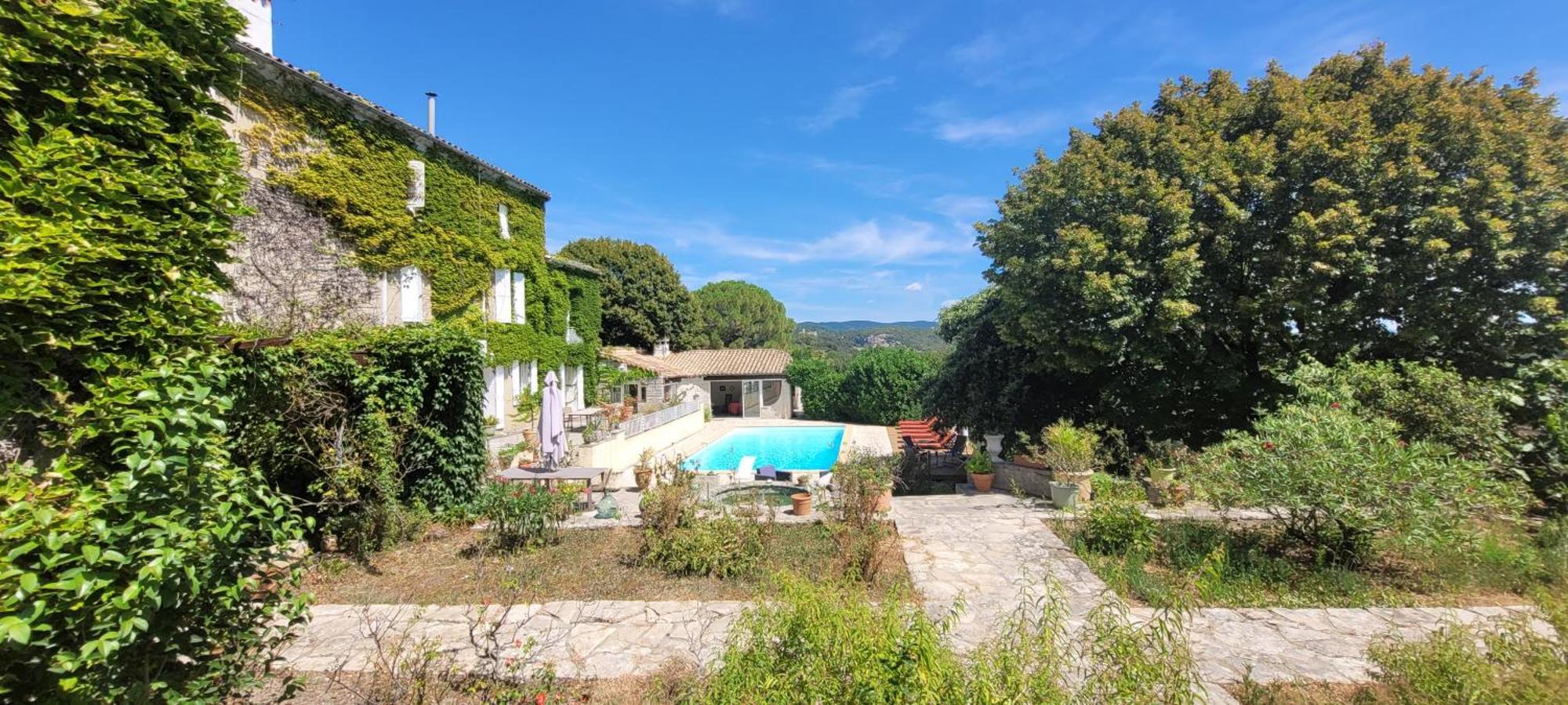 Le Domaine Du Soulier -Gite Et Chambres D'Hotes - La Maison Du Gardien Tornac Bagian luar foto