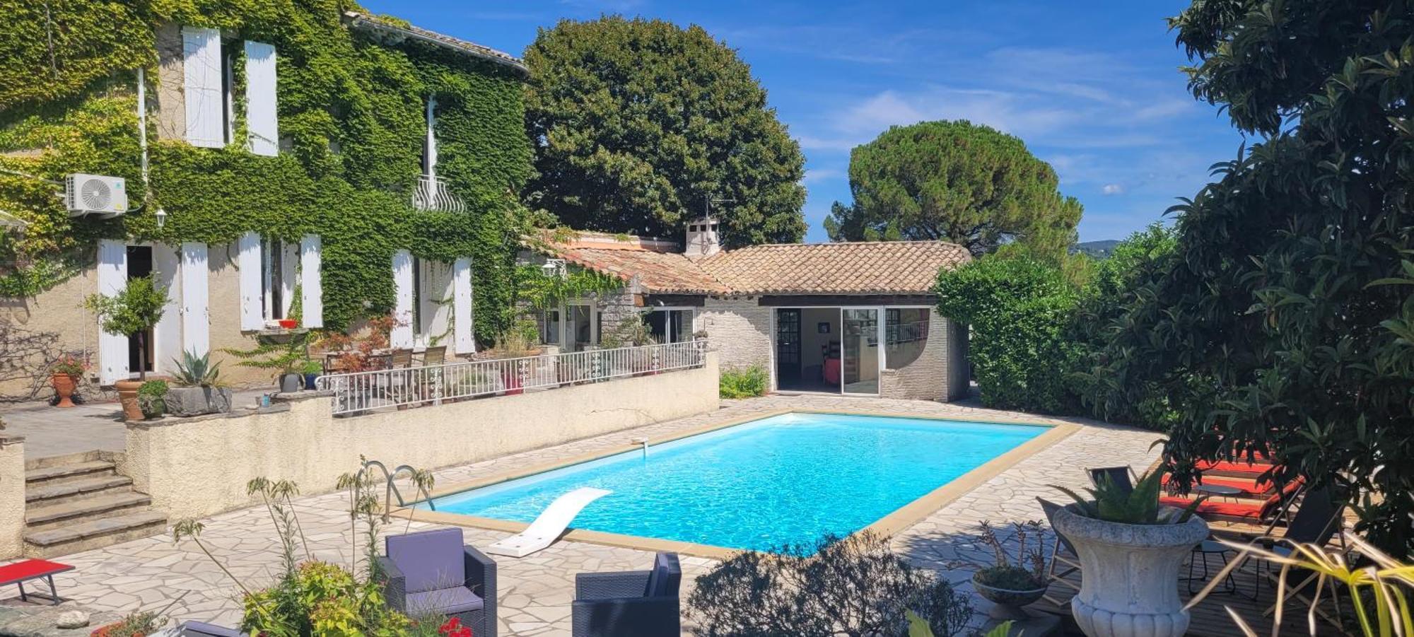 Le Domaine Du Soulier -Gite Et Chambres D'Hotes - La Maison Du Gardien Tornac Bagian luar foto