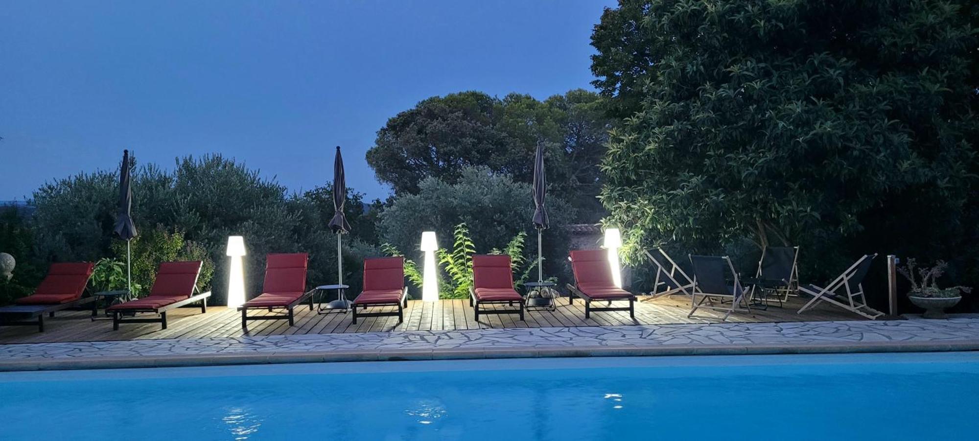 Le Domaine Du Soulier -Gite Et Chambres D'Hotes - La Maison Du Gardien Tornac Bagian luar foto
