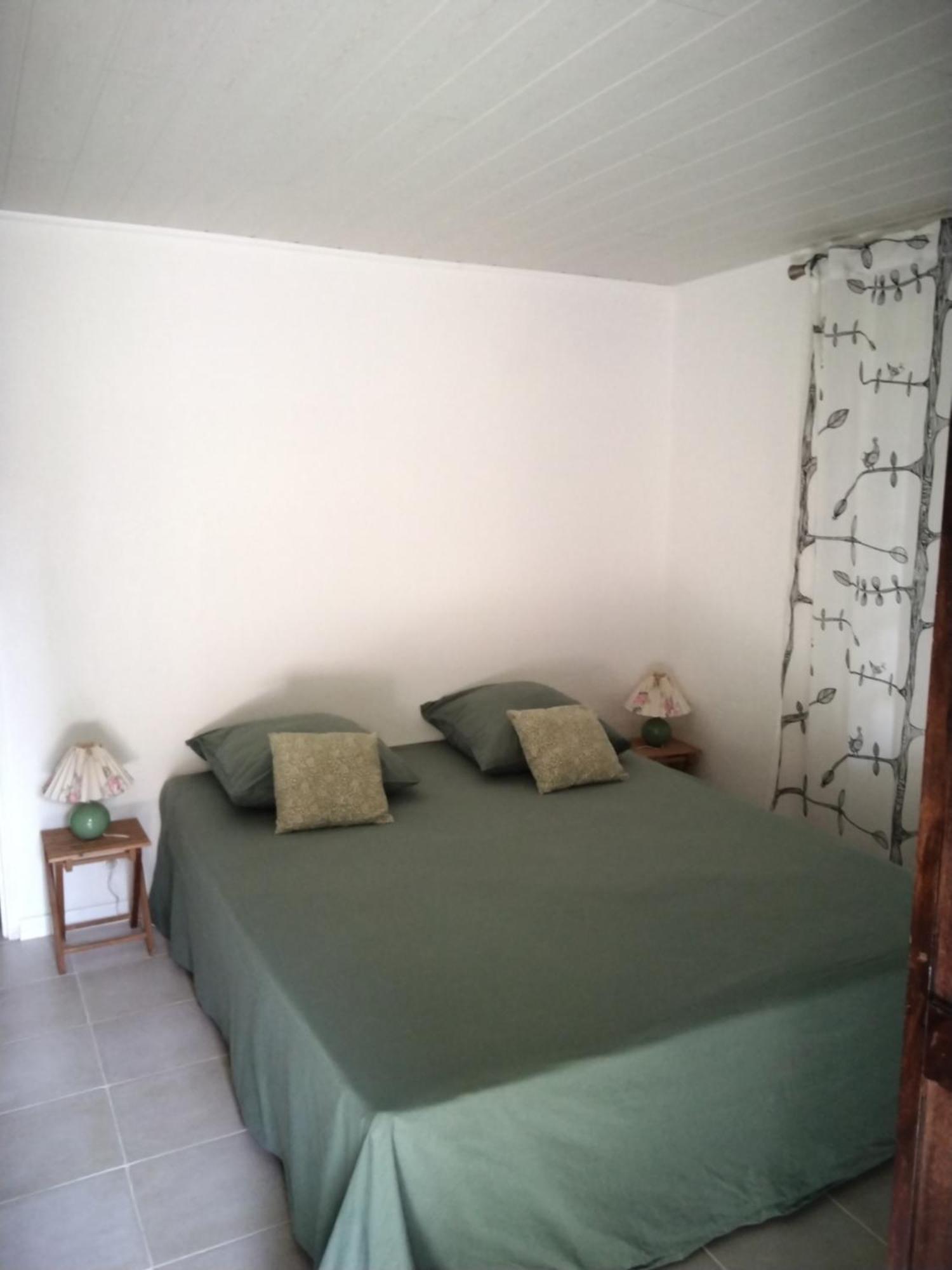 Le Domaine Du Soulier -Gite Et Chambres D'Hotes - La Maison Du Gardien Tornac Bagian luar foto