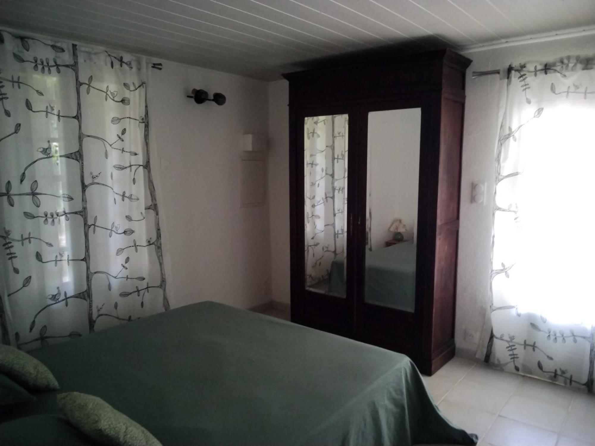 Le Domaine Du Soulier -Gite Et Chambres D'Hotes - La Maison Du Gardien Tornac Bagian luar foto