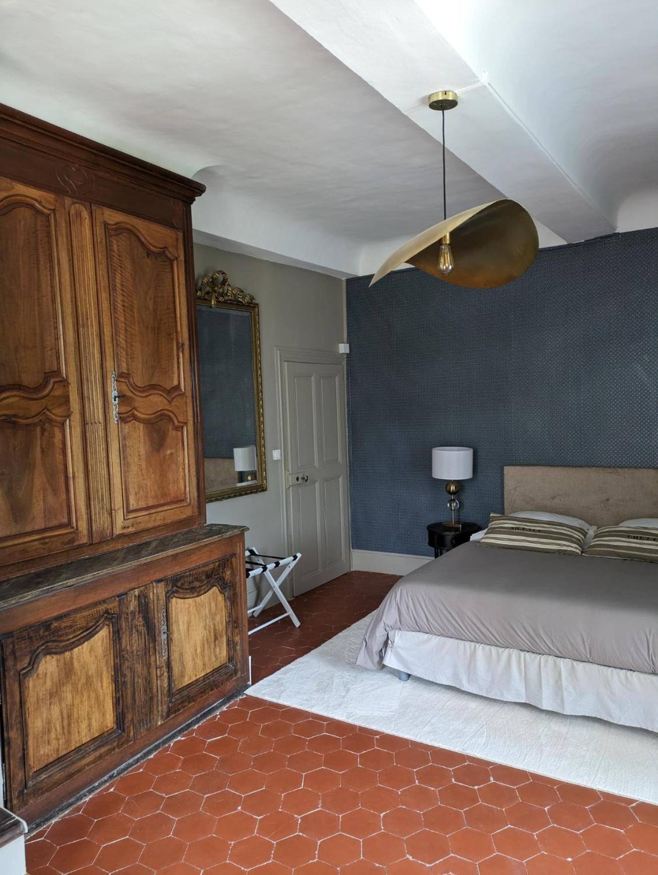 Le Domaine Du Soulier -Gite Et Chambres D'Hotes - La Maison Du Gardien Tornac Bagian luar foto